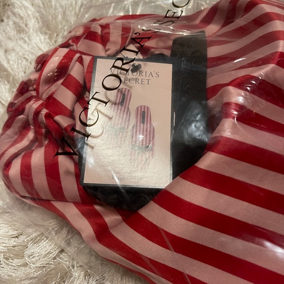 Brand 🆕VICTORIA'S SECRET Signature Satin & Bow Slippers - Picture 4 of 12